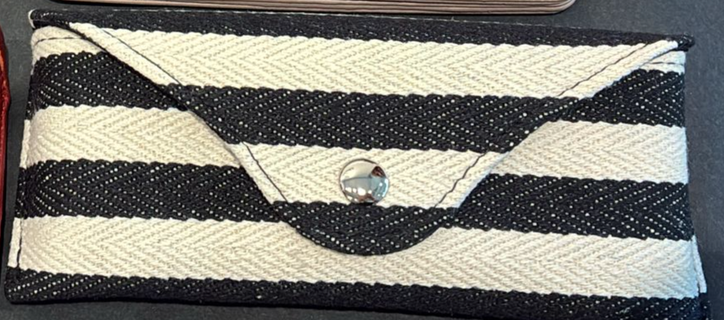 Frank & Lucie Hardcase Wink Black Stripes