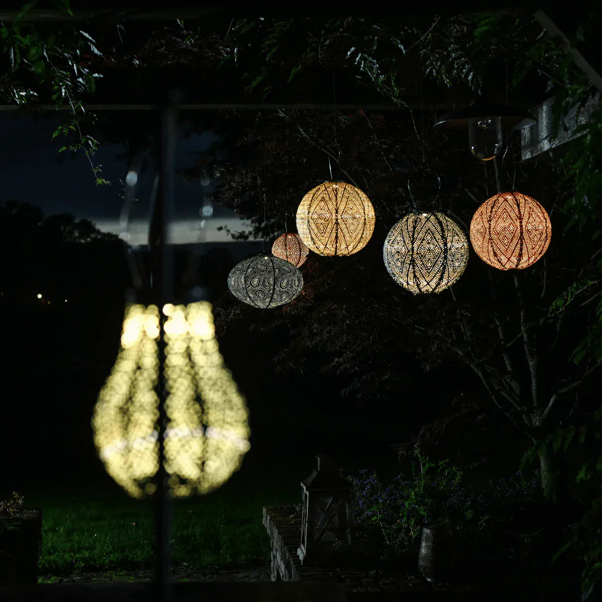 Lumiz Tulip Solar LED Lantern, view 4