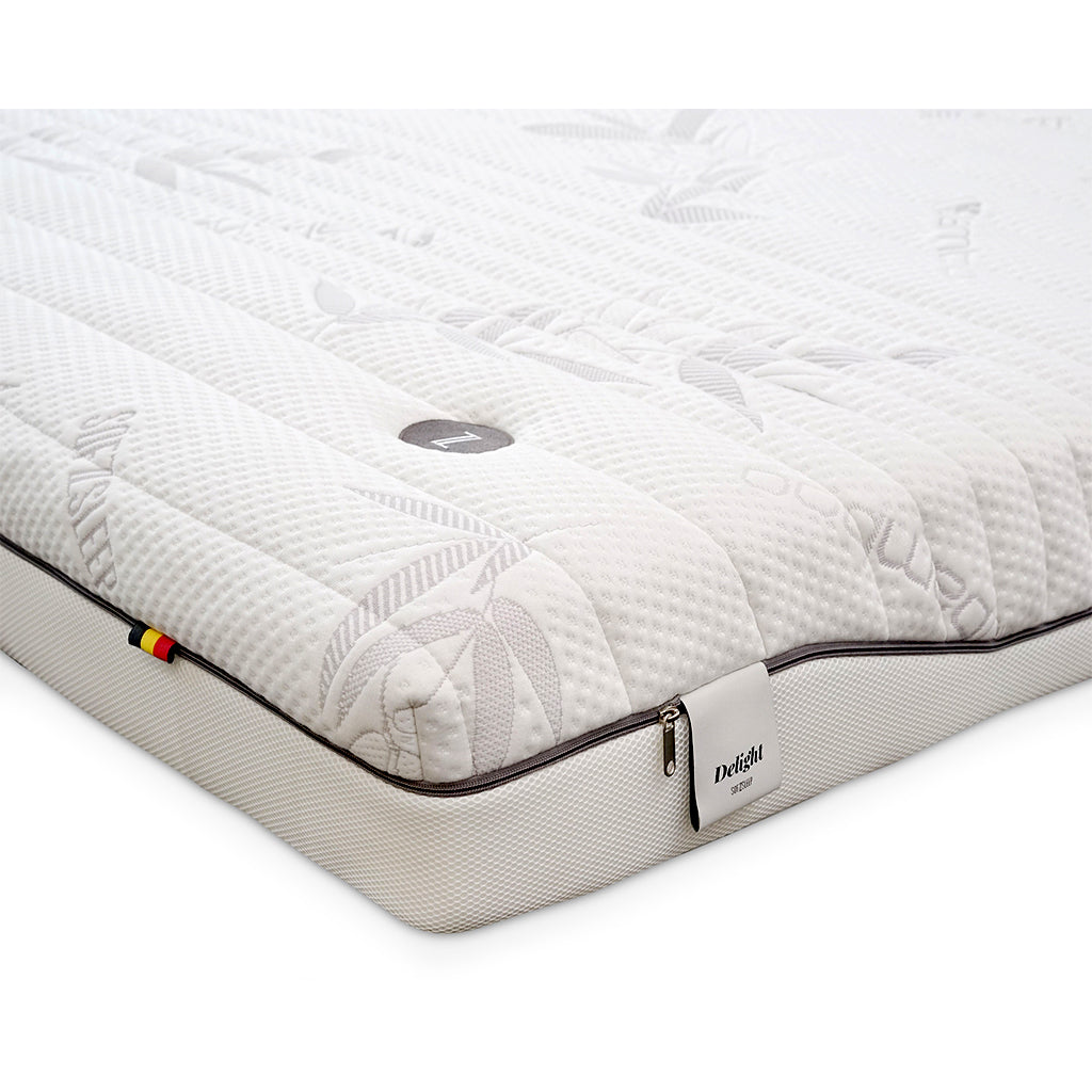 Separate pillow outlet top for mattress