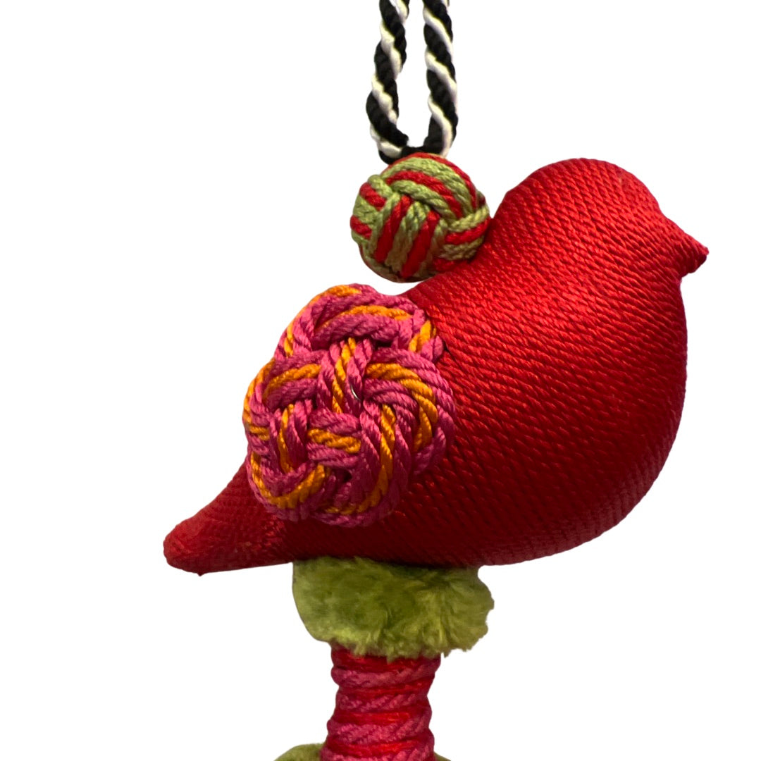 Bird and pompom tassel napkin ring in sinamay and abaca – view 5