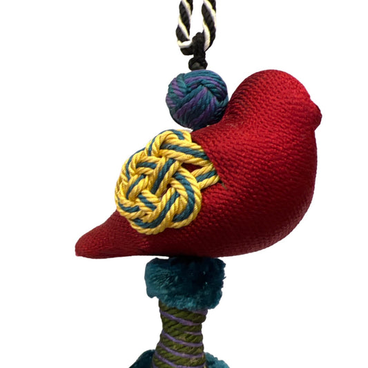 Bird and pompom tassel napkin ring in sinamay and abaca – view 2
