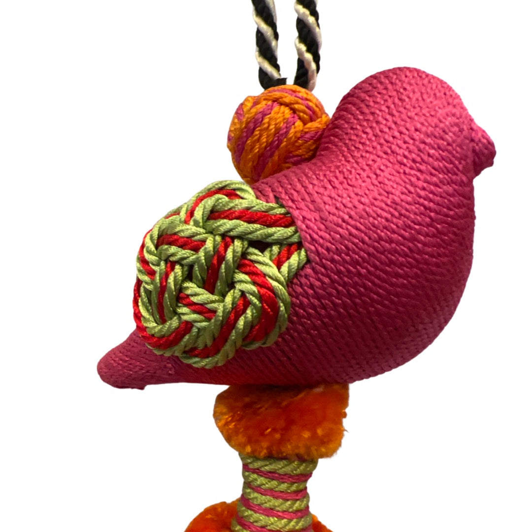Bird and pompom tassel napkin ring in sinamay and abaca – view 4